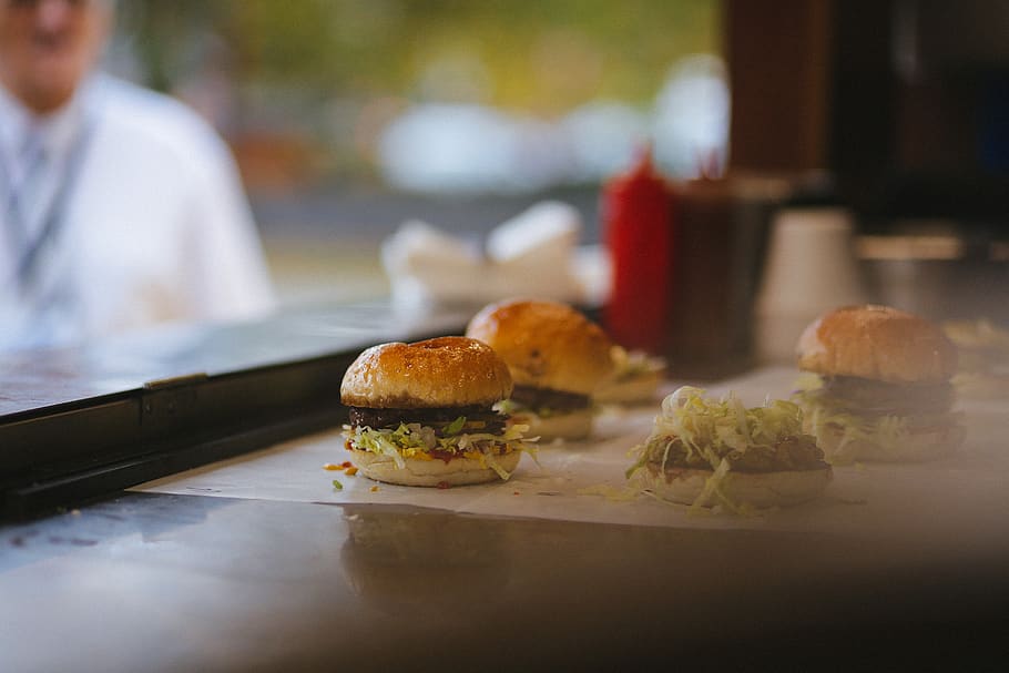 burger buns on table, food and drink, hamburger, sandwich, fast food HD wallpaper