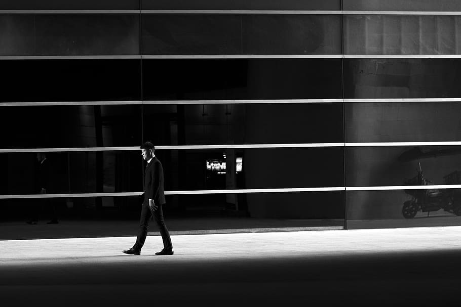 Near the wall. Man near the Wall. Ходьба по стенам Unity. Shadow walk. Man Walking behind Windows.
