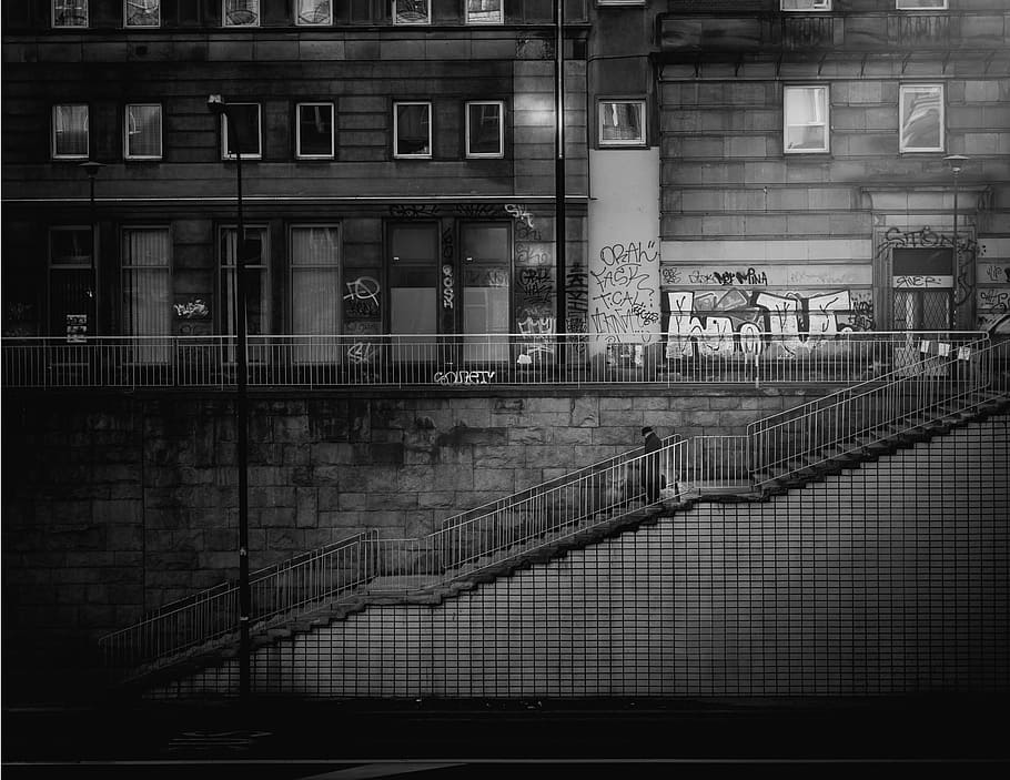 grayscale photo of a building, street, step, sunlight, window HD wallpaper