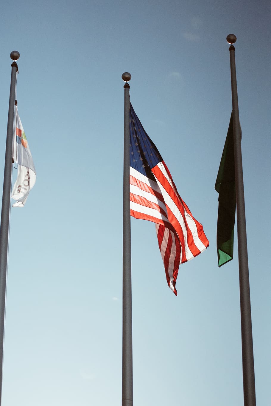 displaying-the-us-flag-with-another-flag-on-a-flagpole-youtube