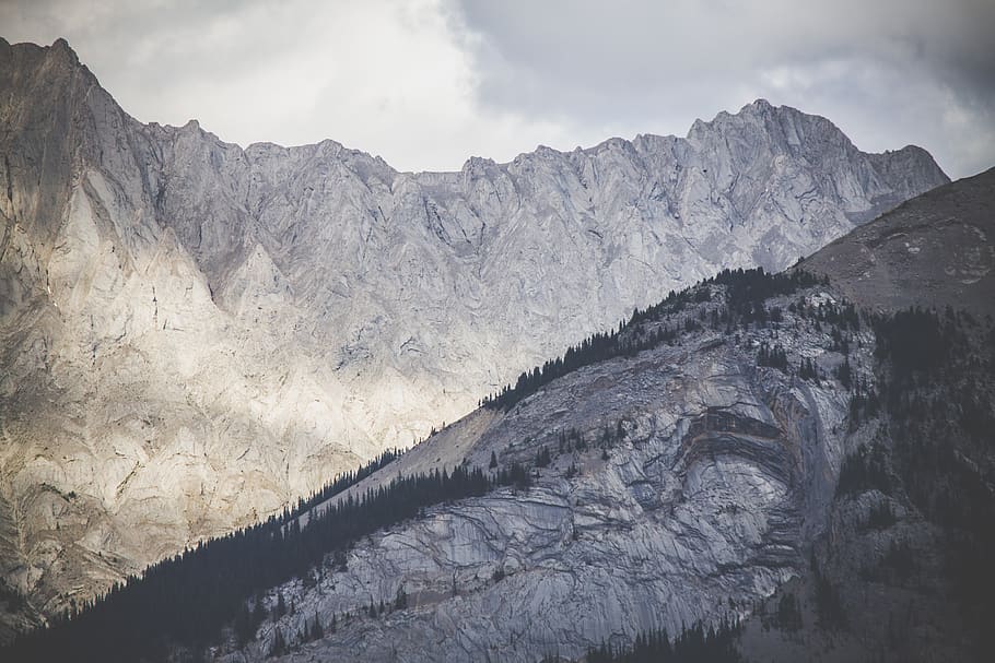 gray mountains under gray sky during daytime, beauty in nature HD wallpaper