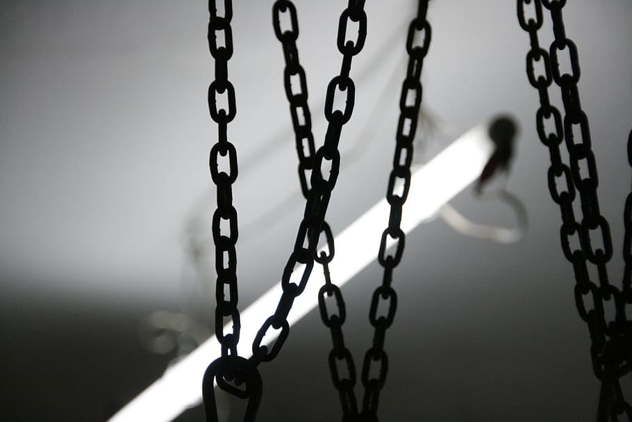 chain, close-up, lamp, dark, light, connection, swing, playground HD wallpaper