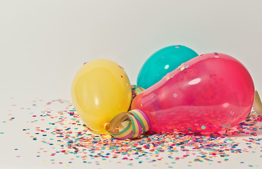 Yellow, Pink, and Blue Party Balloons, birthday, bright, celebration, HD wallpaper