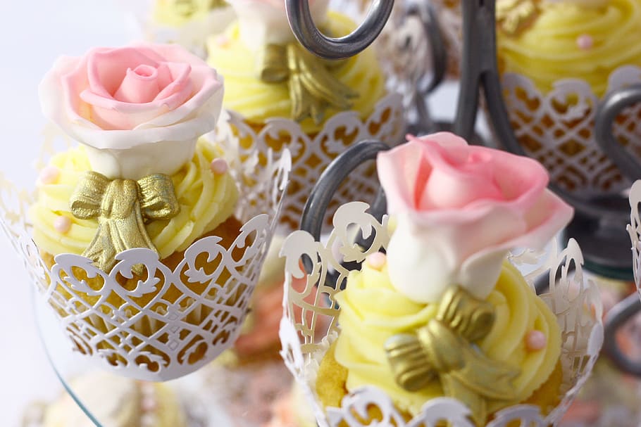 cupcakes, muffins, bake, dessert, icing, pink, flower, food and drink HD wallpaper