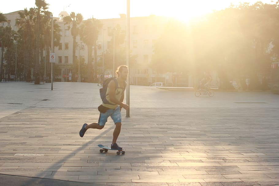 spain, barcelona, full length, real people, one person, sunlight HD wallpaper