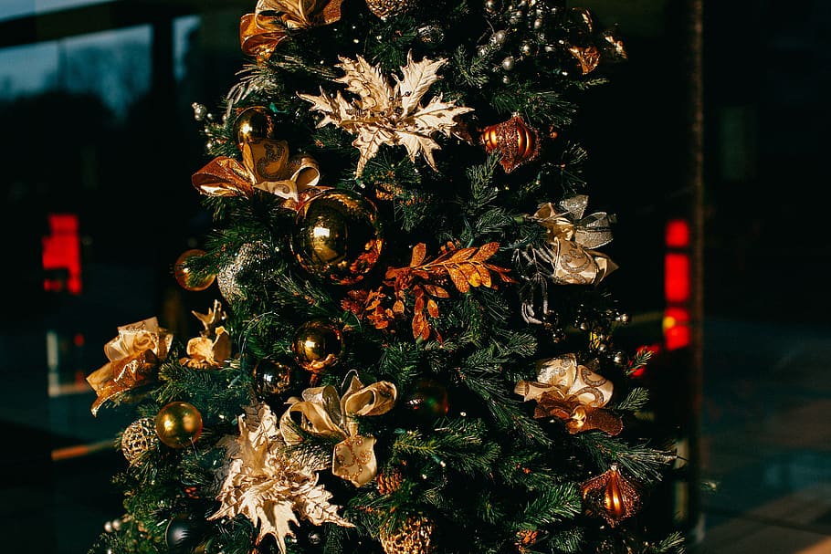 christmas decorations, christmas tree, christmas baubles, xmas decorations, HD wallpaper