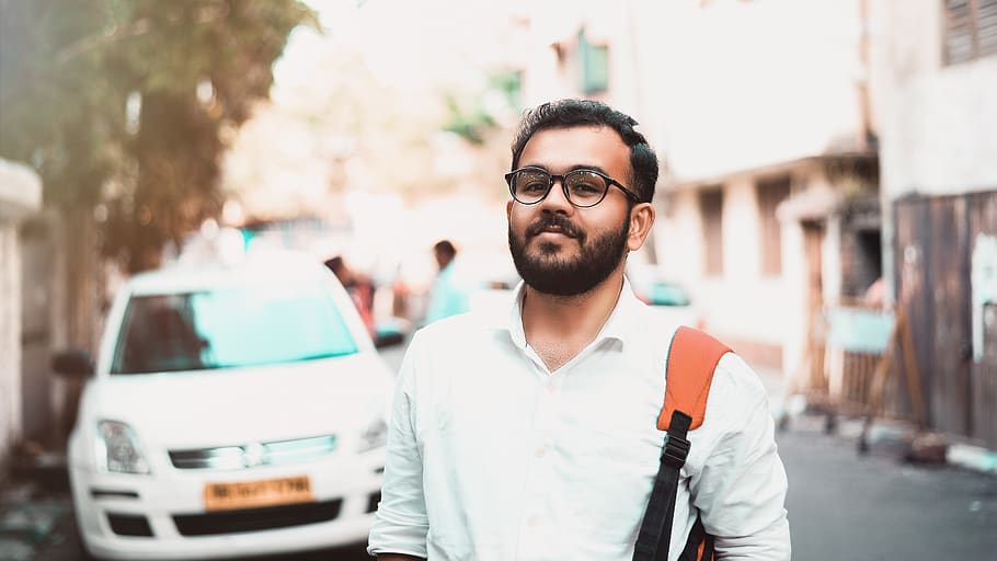 Man in White Dress Shirt, blurred background, car, daylight, eyewear HD wallpaper
