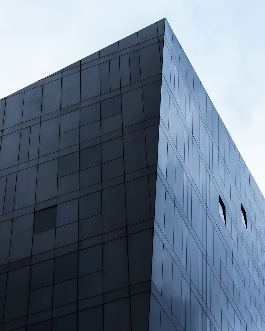 gray building under blue sky, office building, corner, flooring HD wallpaper