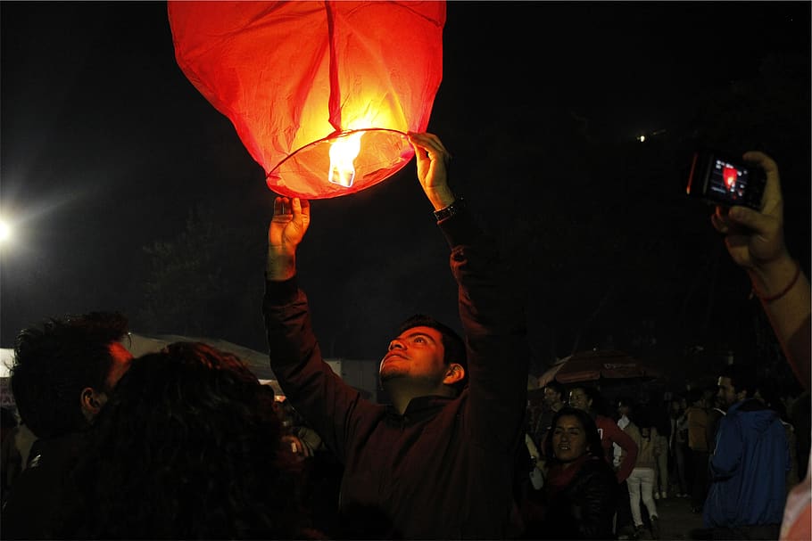 fire, lantern, dark, night, people, crowd, spectators, photographers HD wallpaper