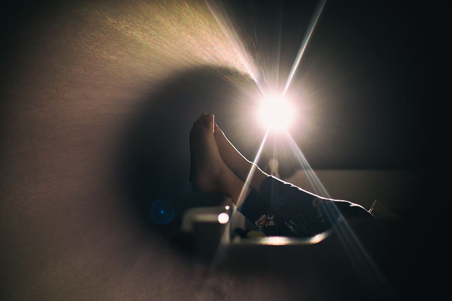 light, flare, legs, bedtime, night, bokeh, circle, one person HD wallpaper