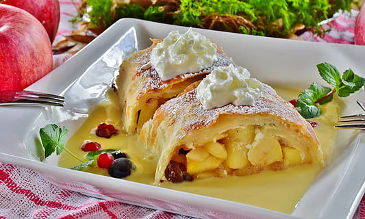 strudel, apple strudel, fruit, cream, dessert, sweetness, feasting HD wallpaper
