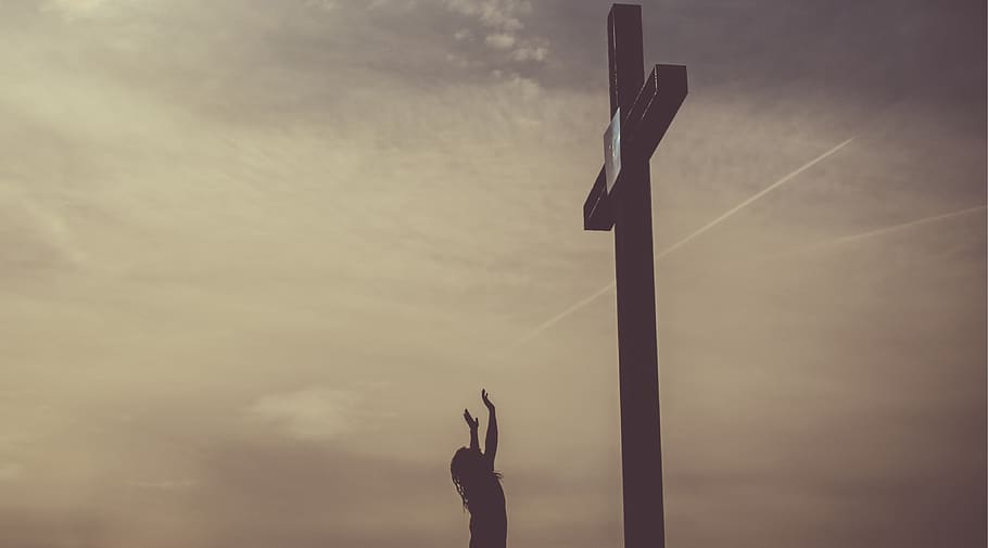 A cross with a cloudy sky background., cloud - sky, real people HD wallpaper