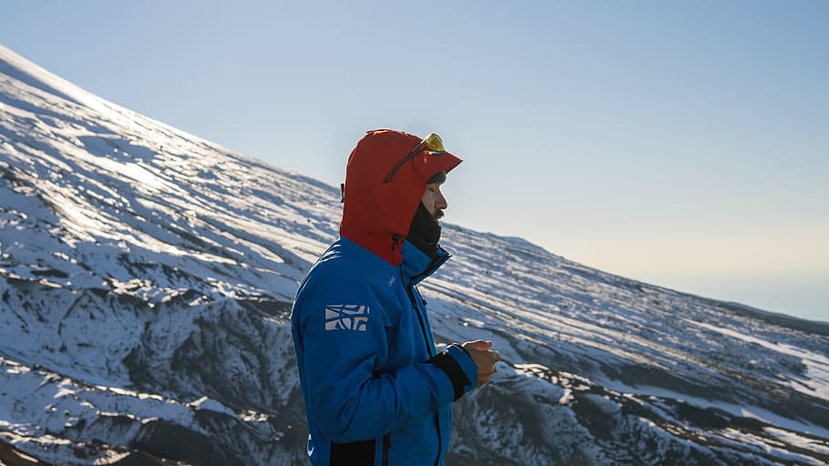 man in jacket at the mountain, person, sunglasses, snow, cold HD wallpaper
