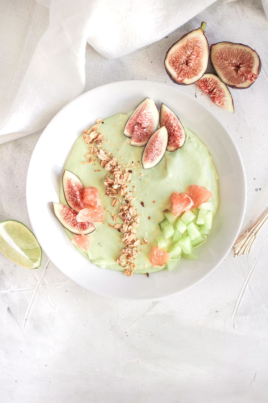cream on bowl, avocado, fruit, fig, plate, flat lay, grapefruit HD wallpaper