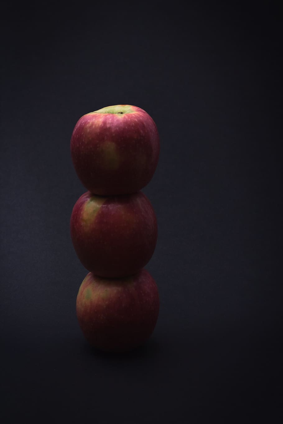 three red apples, produce, food, flora, plant, peach, fruit, plum HD wallpaper