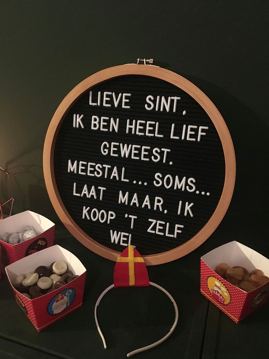 Lieve Sint, Ik Ben Heel Lief Text, boxes, close-up, commerce HD wallpaper