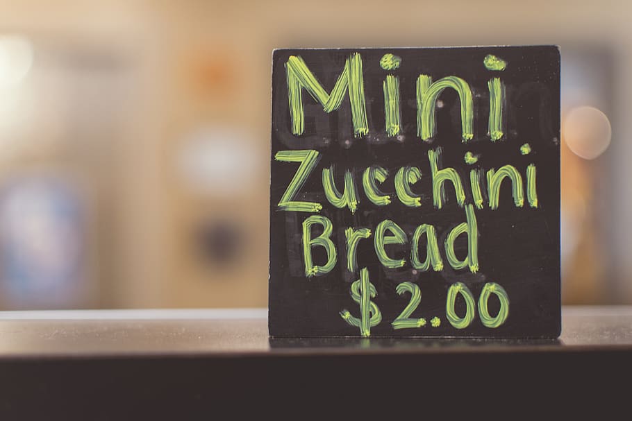 Close-up Photography of Mini Zucchini Bread Sign, alphabet, bakery HD wallpaper