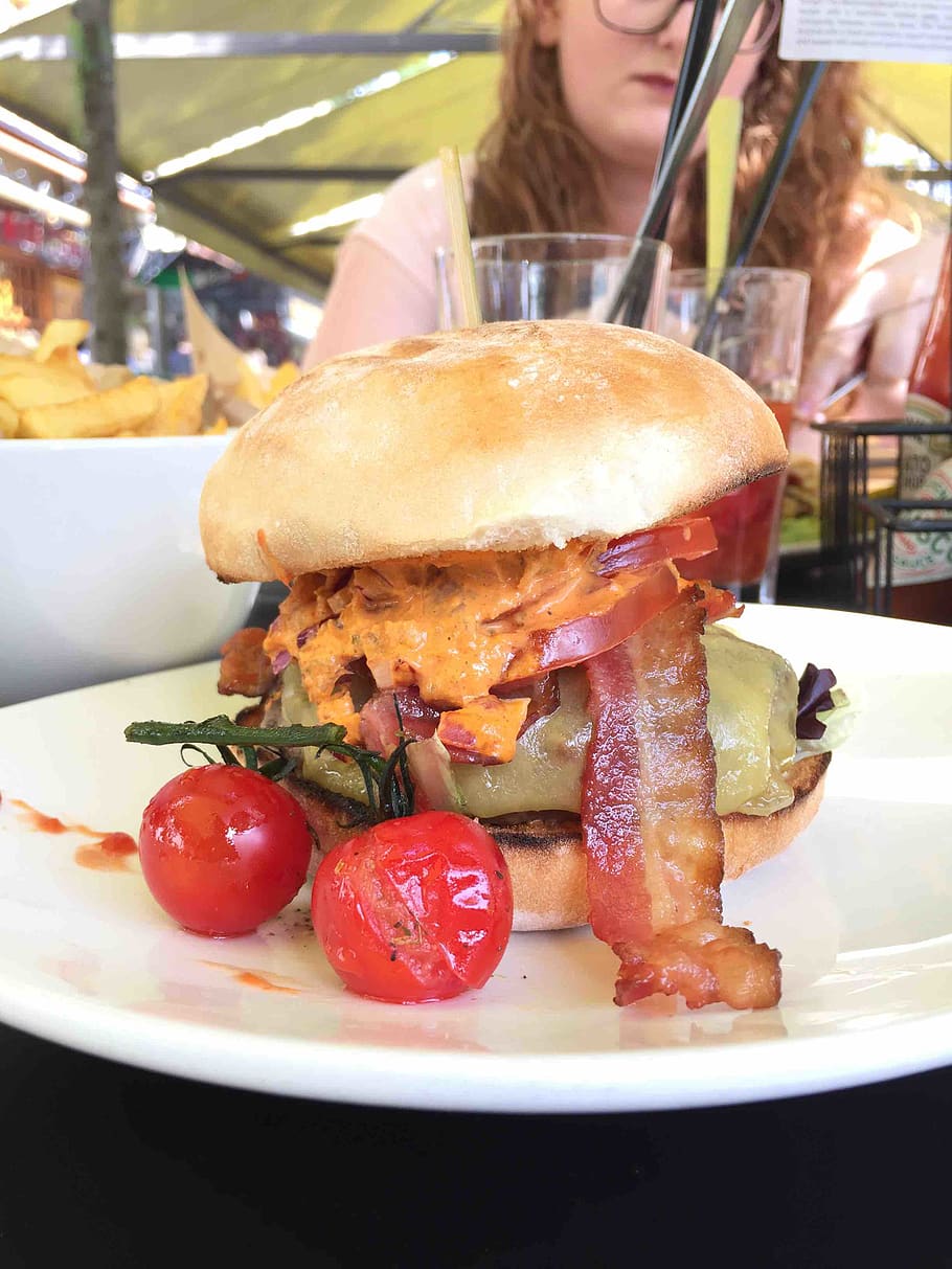 A bacon cheeseburger., meat, food, lunch, burgers, beef, eating HD wallpaper