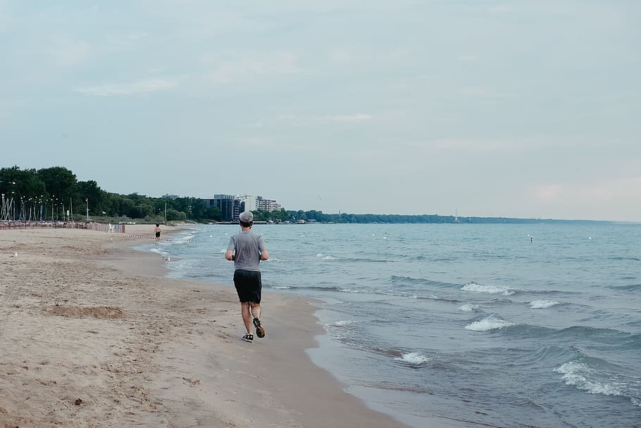 Early morning runners on a shore, active, beach, body, chicago HD wallpaper