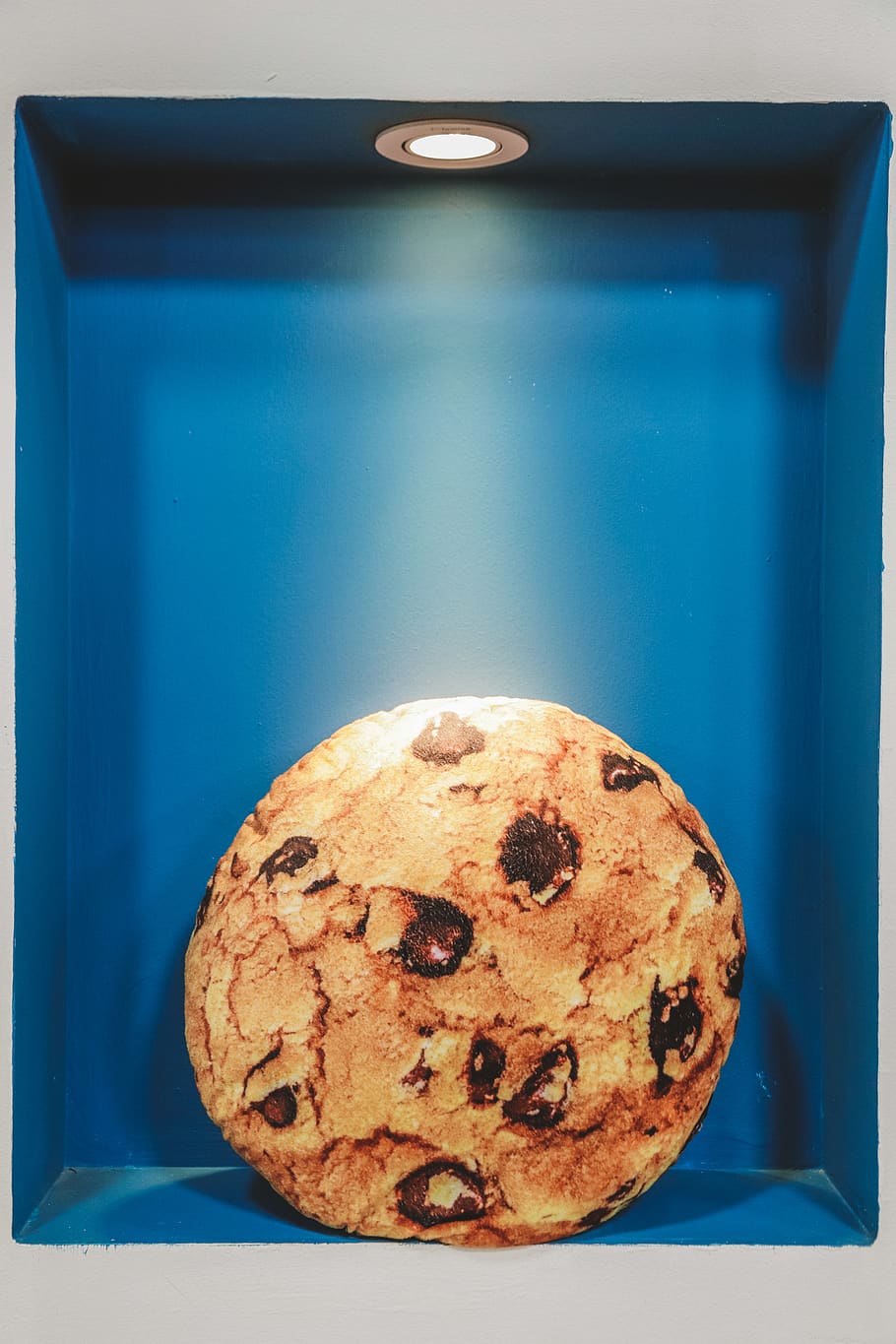 chocolate chip cookie inside lighted box, bread, food, biscuit HD wallpaper