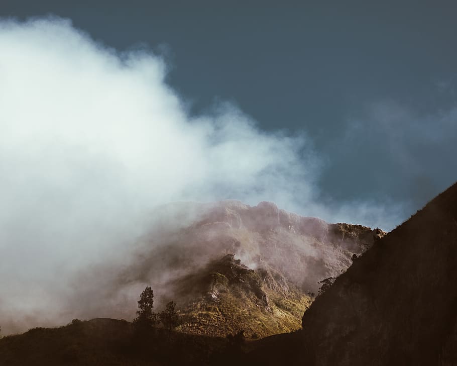 Smoke mountain. Дымные горы. Красота горы дым. Конденсация фото.