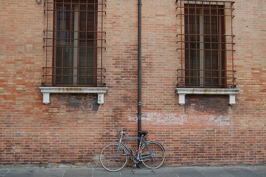 building exterior, bicycle, built structure, architecture, brick HD wallpaper