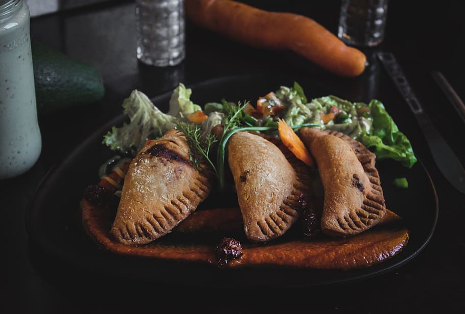 fried dumplings served on plate, food and drink, freshness, indoors HD wallpaper
