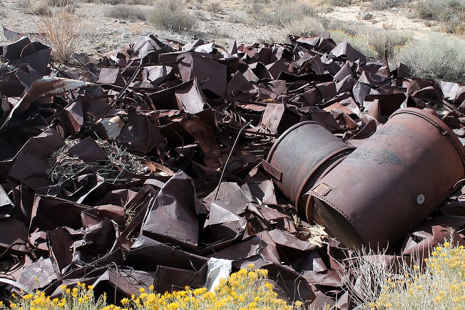 scrap metal, barrels, rusty, abandoned, rusted, garbage, damaged HD wallpaper
