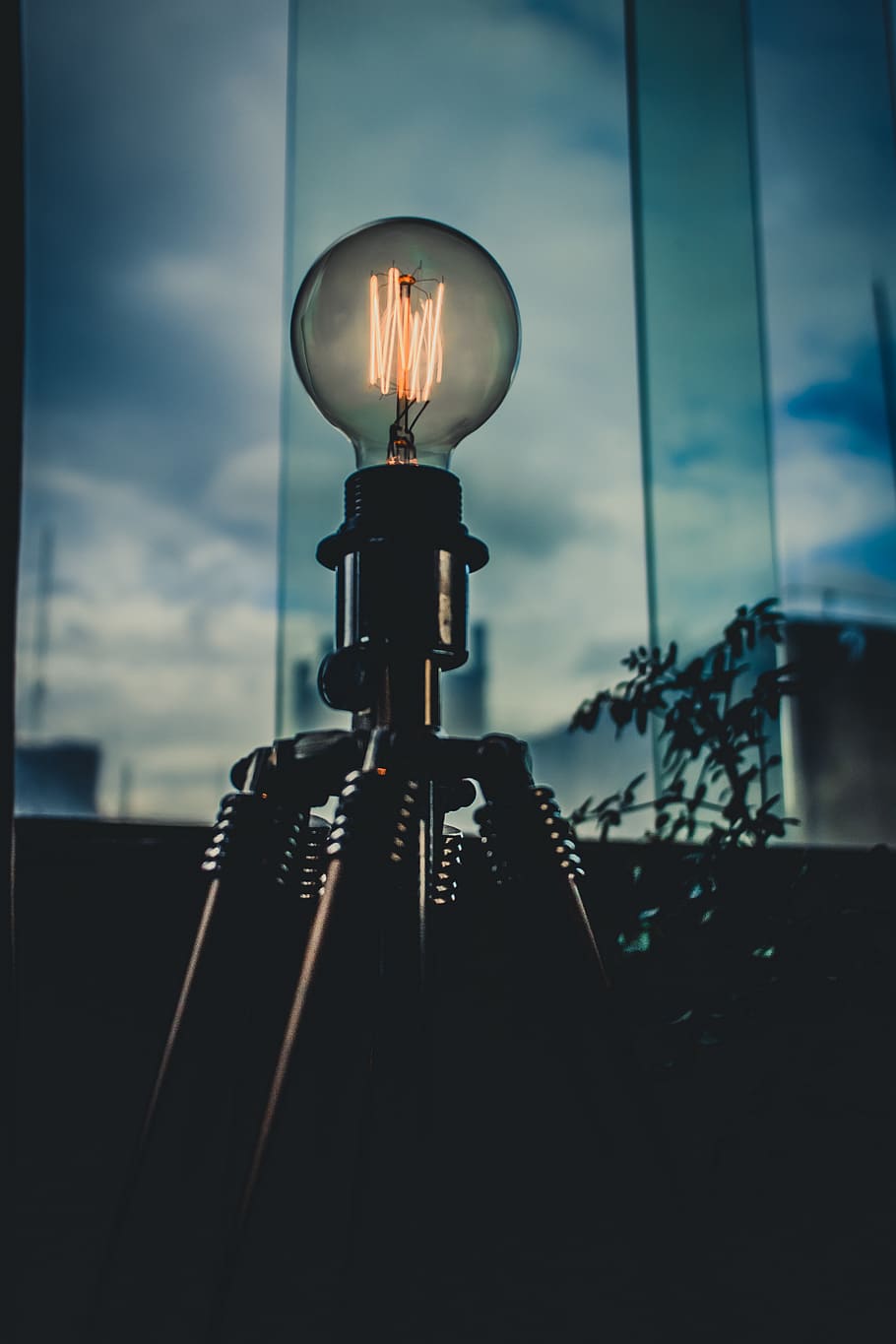Light Bulb Near Glass Pane Inside Room, blur, close-up, dark HD wallpaper