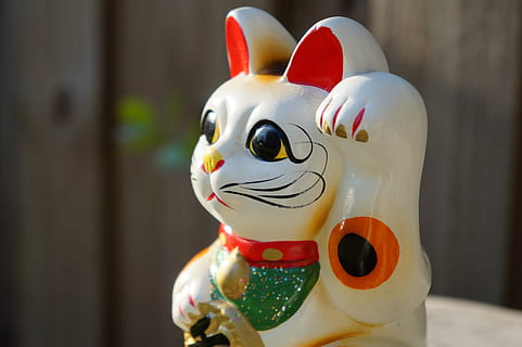 Japanese Lucky Charm Maneki-Neko  In the heart of Japan – Au