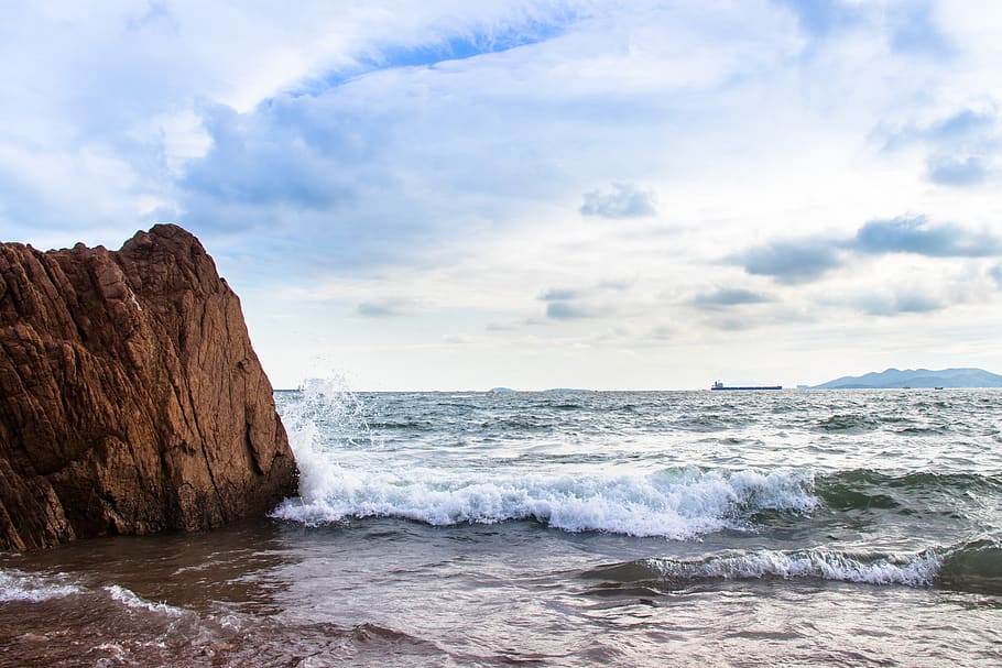 Sea Waves Splashing on Shore and Rock Island, beach, daytime HD wallpaper