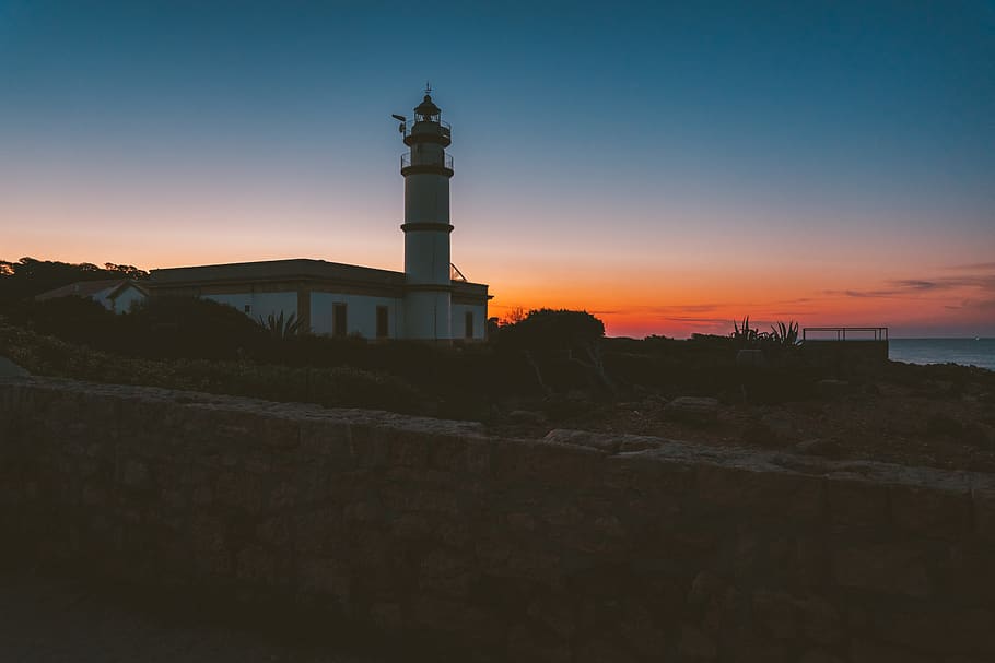 White Concrete Lighthouse Under Clear Blue Sky, architecture HD wallpaper