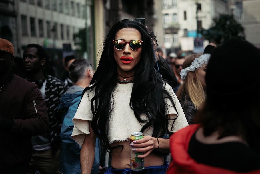 woman surrounded by people, group of people, fashion, real people HD wallpaper