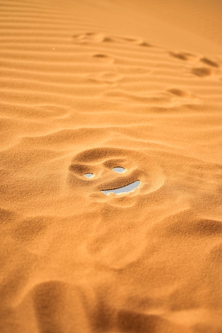 Smiley Face On Sand, arid, desert, dune, sand dunes, land, no people HD wallpaper