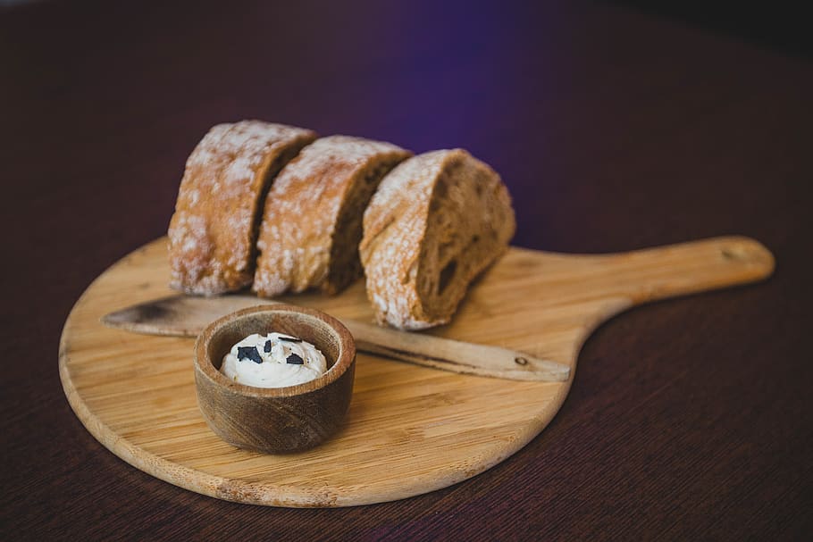 Sliced Bread on Chopping Board, bakery, baking, food, grow, rustic HD wallpaper