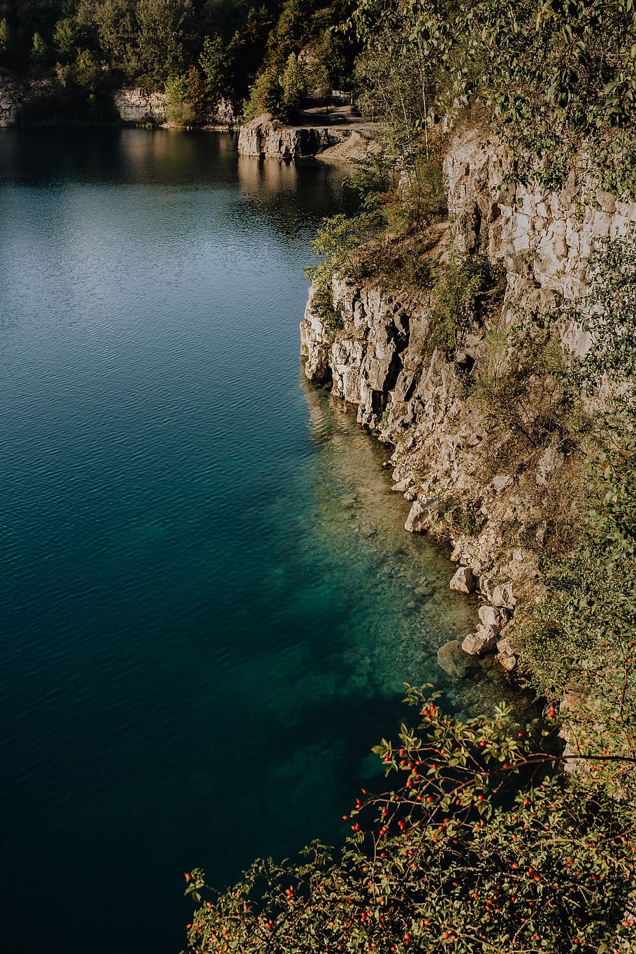 Zakrzówek reservoir, the old limestone quarry flooded with water, HD wallpaper