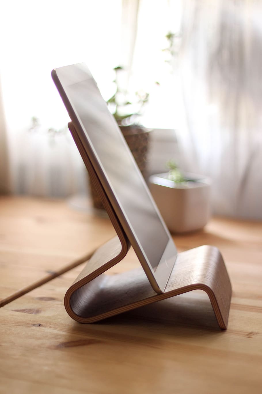 ipad, tablet, stand, wood, technology, office, business, desk HD wallpaper