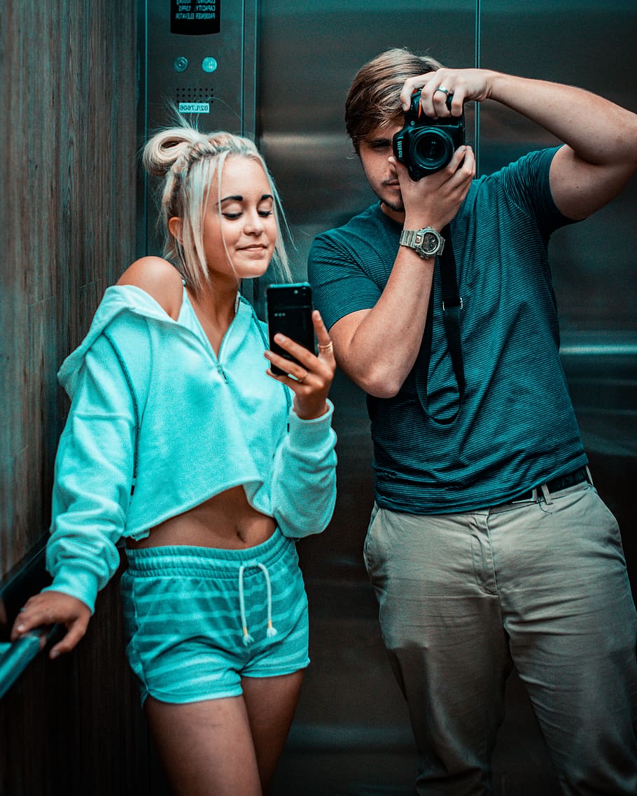Man and Woman Inside Elevator, blond hair, camera, camera lens HD wallpaper