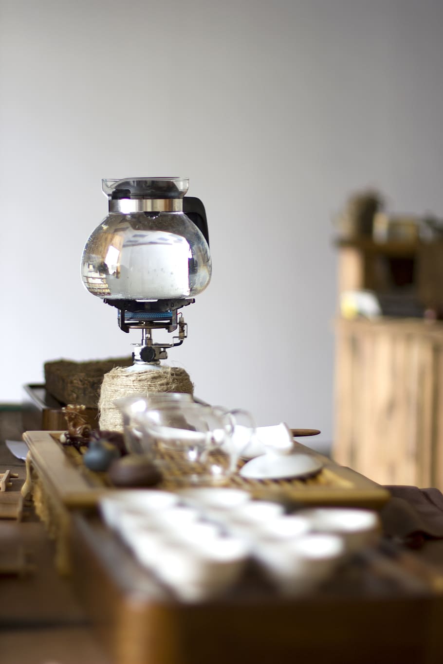 clear bottle selective focus photography, table, dining table HD wallpaper