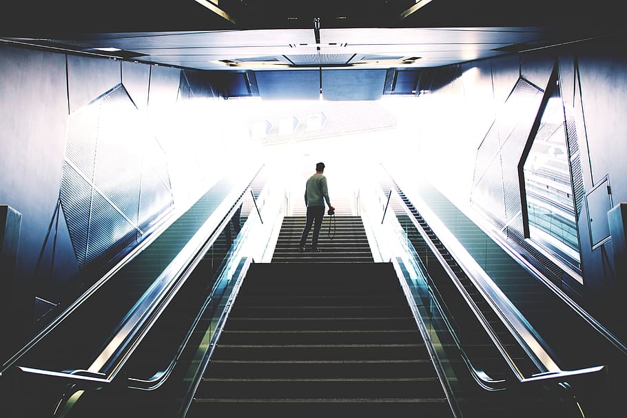 escalator, transportation, public, move, indoor, walk, steps HD wallpaper