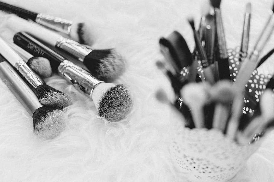 makeup, brush, things, kit, beauty, cosmetics, blur, black and white HD wallpaper