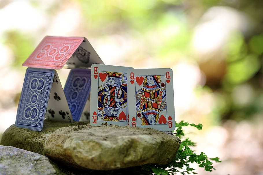 deck, figures, home, queen, king, relationship, landscape, miniature HD wallpaper