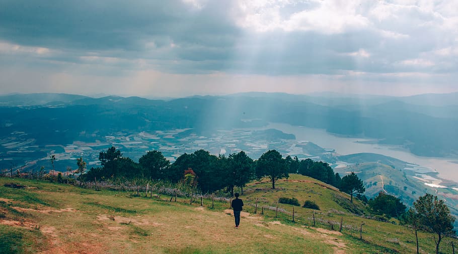Man Walking on Mountain, clouds, daylight, environment, fog, foggy HD wallpaper