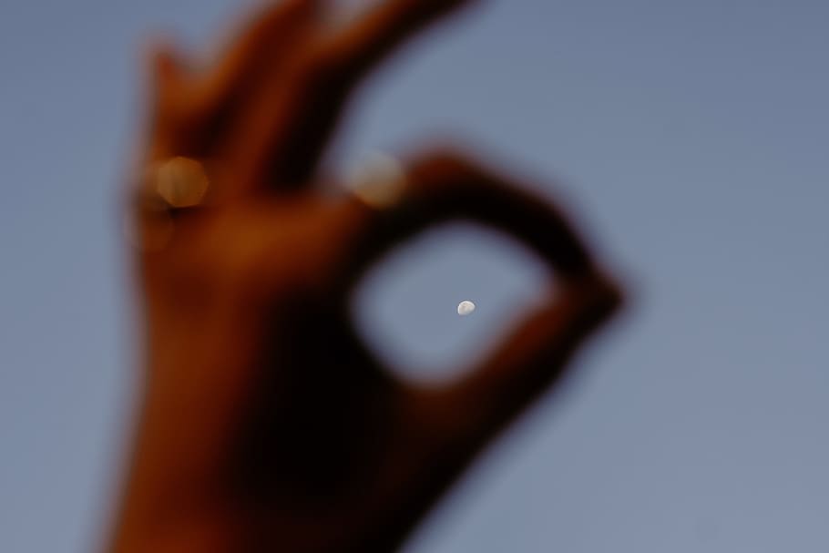 Moon catcher, hand, bokeh, blur, focus, sky, lunr, crescent, circle HD wallpaper