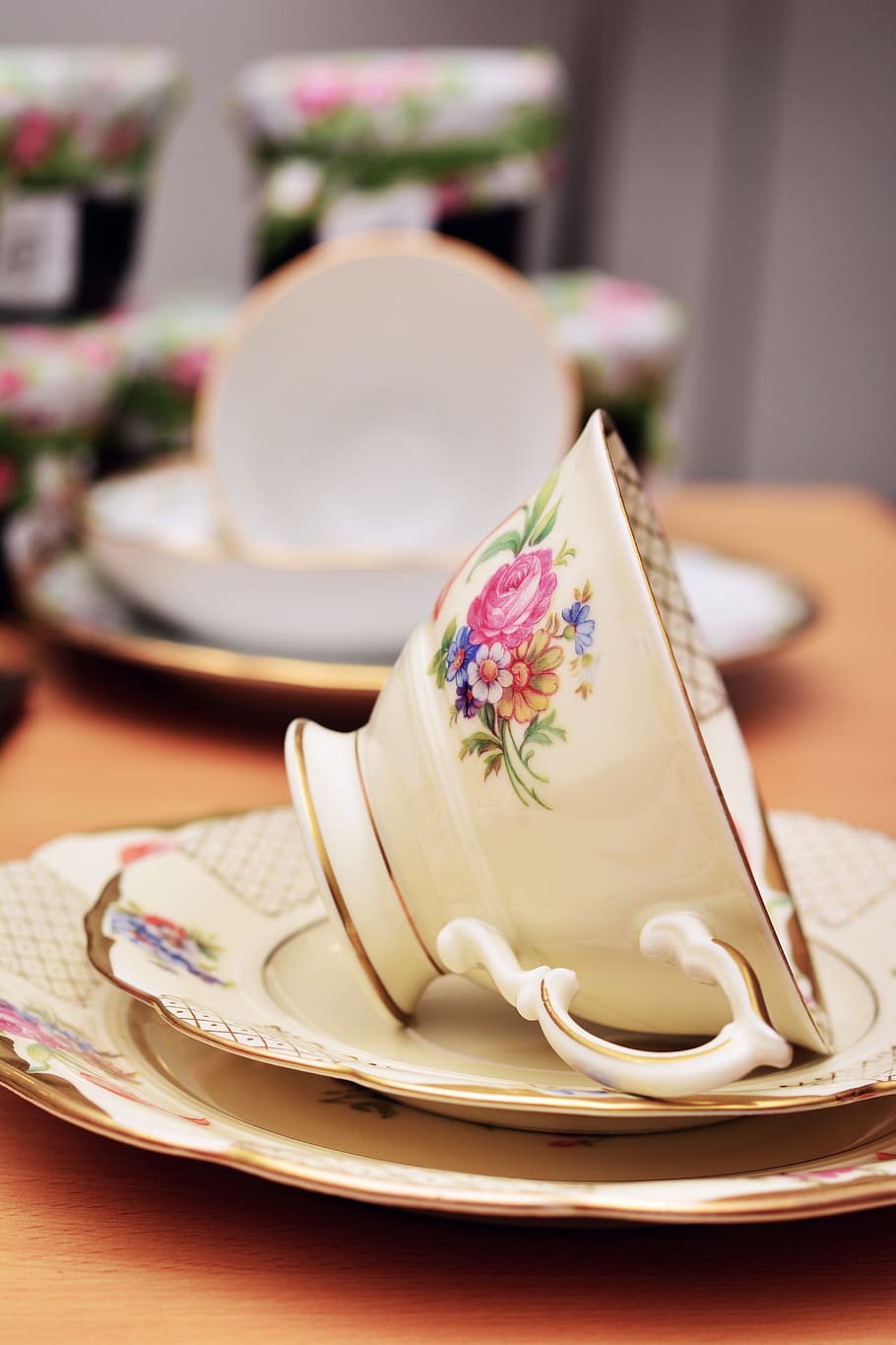 cup, builds, decor, porcelain, tableware, gold edge, coffee service HD wallpaper