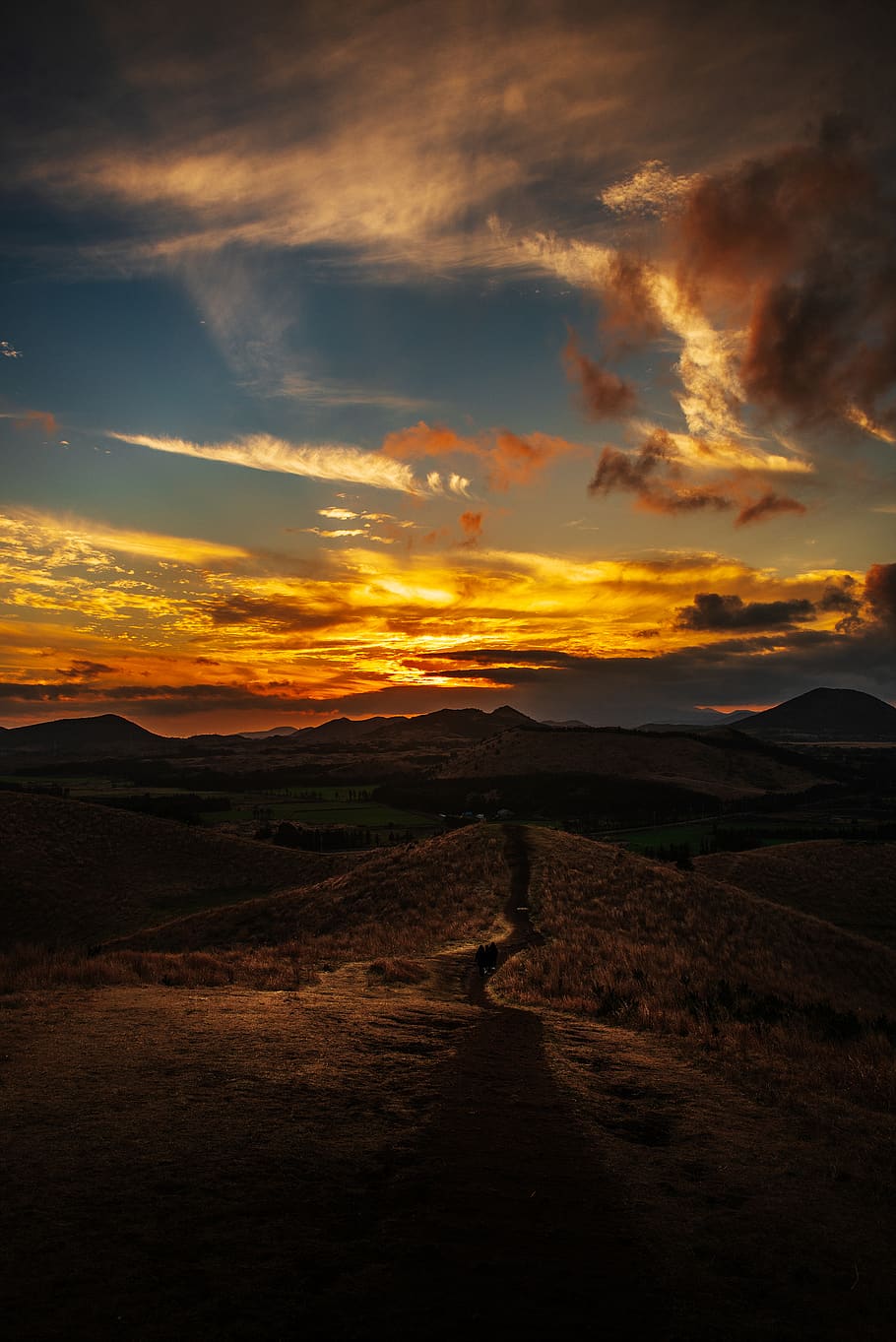 mountain under gray and brown sky, nature, outdoors, sunset, dawn HD wallpaper