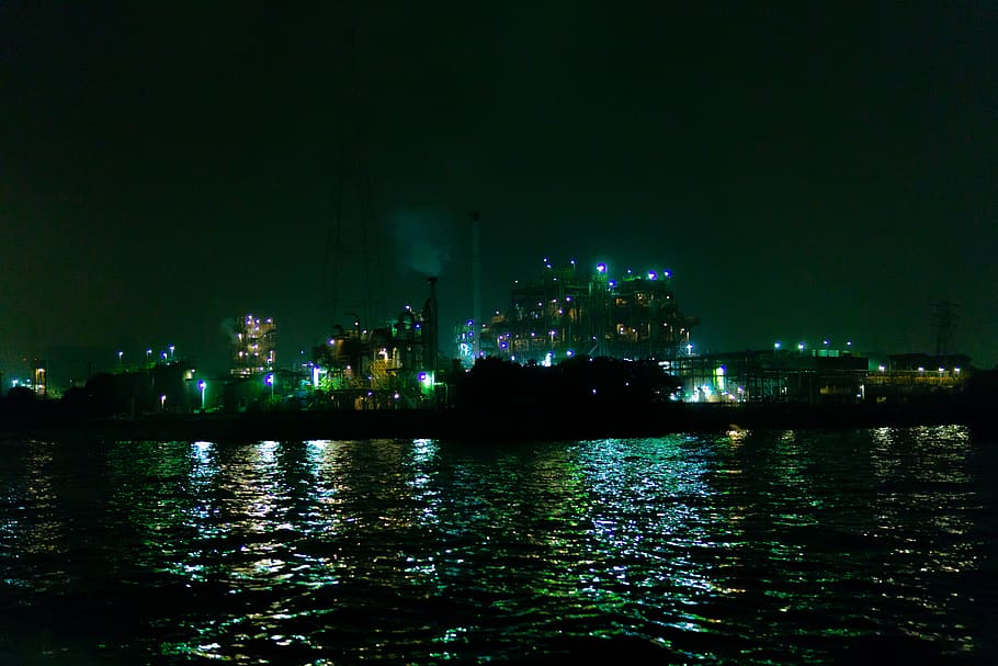 factory, night view, illuminated, water, architecture, building exterior HD wallpaper