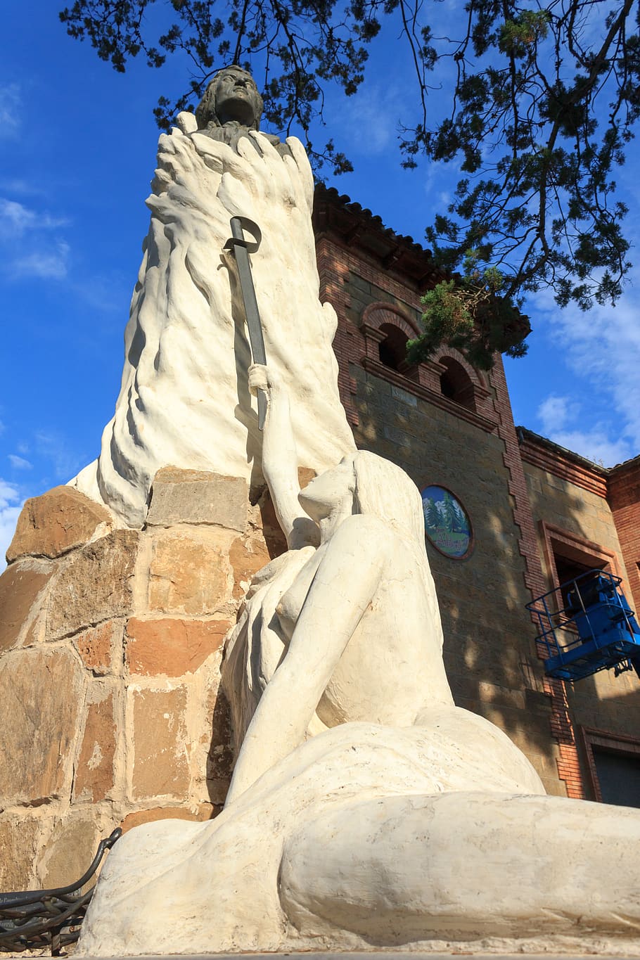 statue, city, sword, man, woman, stone, metal, bricks, house HD wallpaper