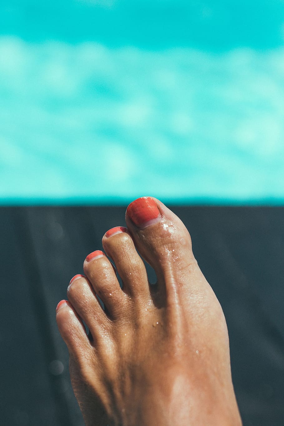 beach, pool, foot, background, minimal, wallpaper, human body part HD wallpaper