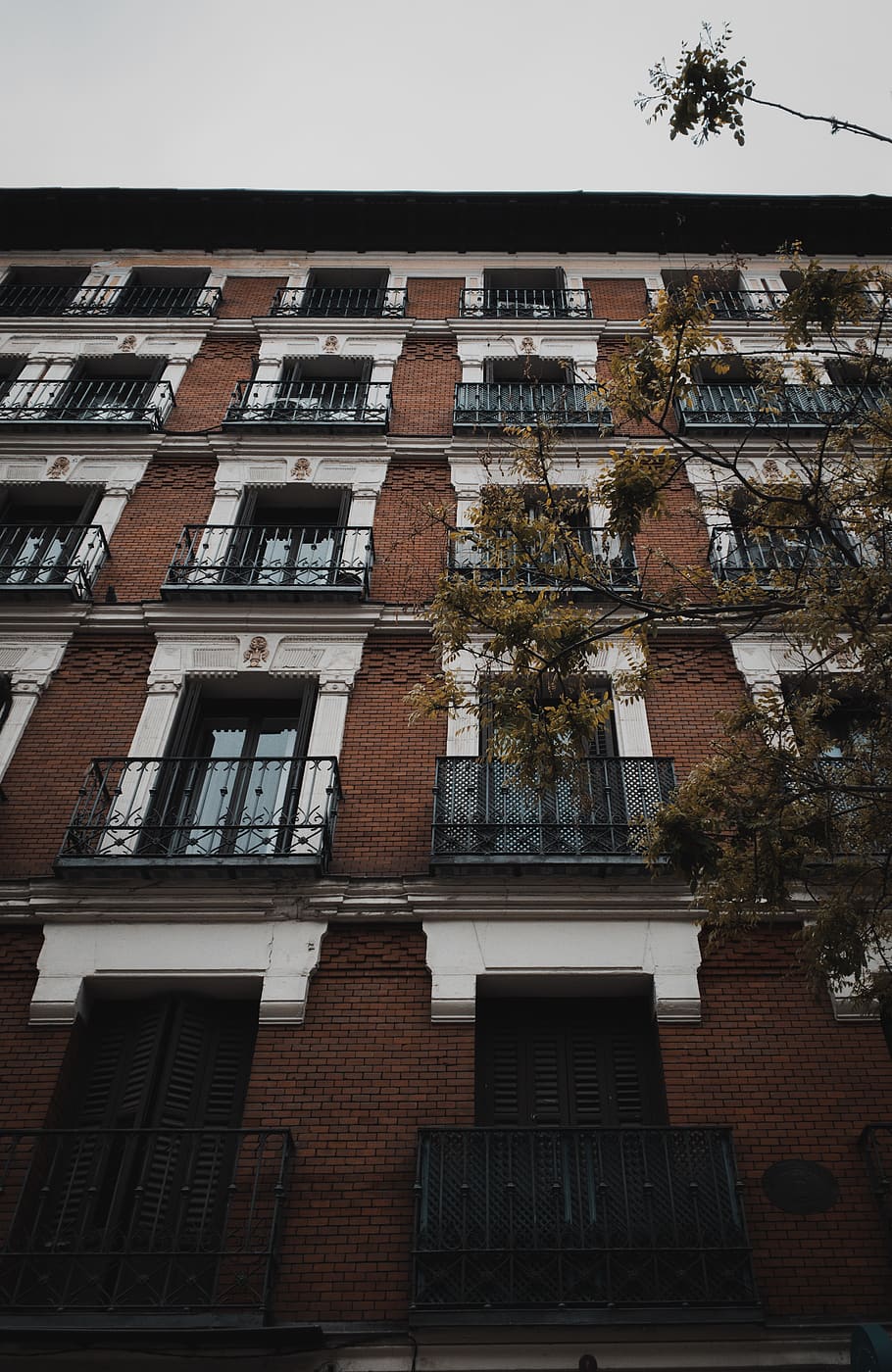 home decor, window, shutter, curtain, window shade, town, high rise HD wallpaper